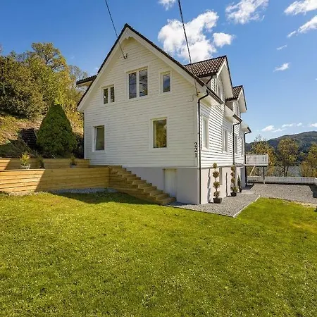 Eknes Villa *